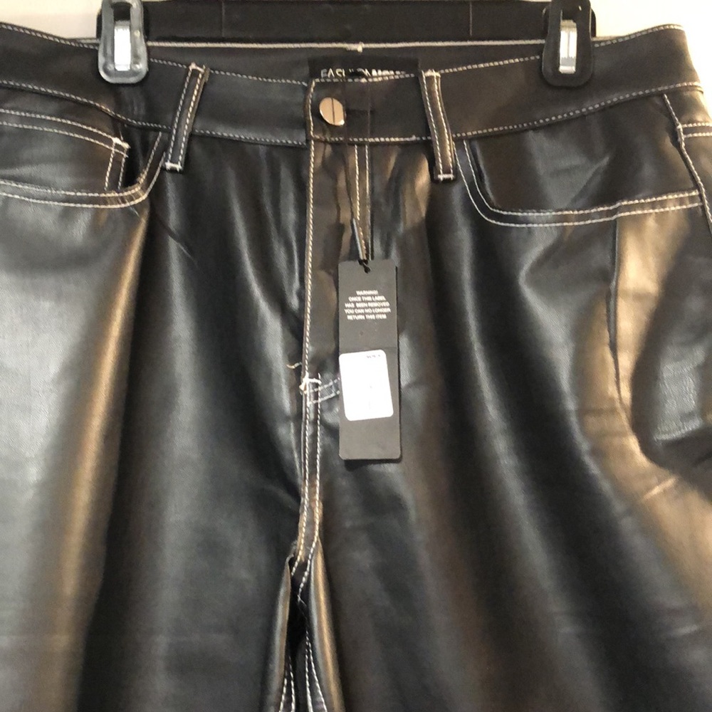 NWT Fashion Nova XL faux black leather with white pockets on the back - Picture 5 of 6